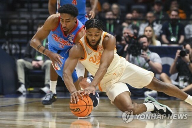 APTOPIX SEC Tennessee Mississippi Basketball