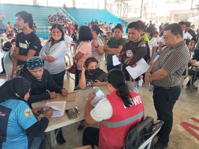 PESO chief: 681 retrenched workers of MEPZ firm get cash aid from DSWD-7