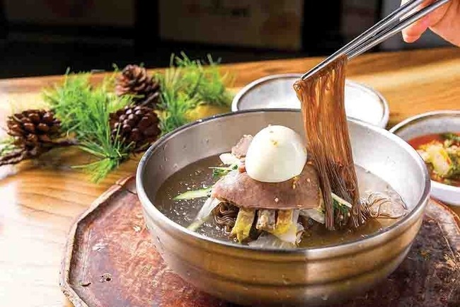 Why Koreans use metal chopsticks