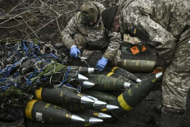 Ukraine readies counteroffensive as Russia inches forward in Bakhmut