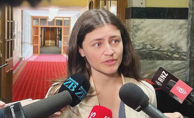 Swarbrick Comes out Swinging at Auckland Council Budget Cuts