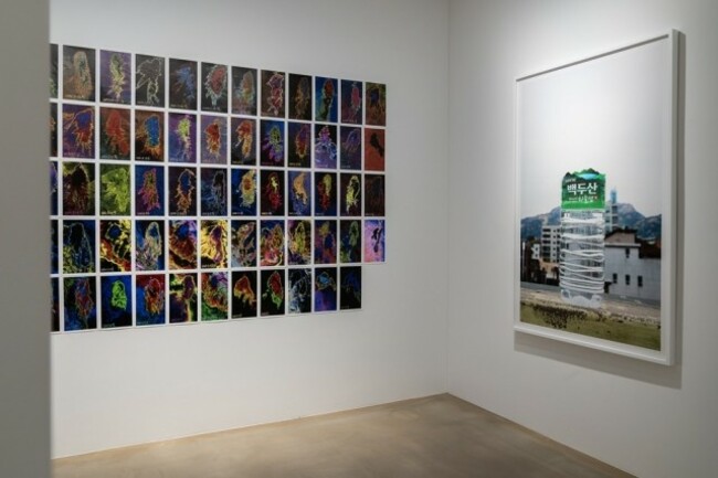 80-year-old rebel artist Sung Neung-kyung covers art with aluminum foils