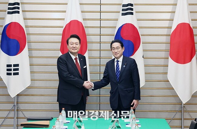 South Korea, Japan vow to open new era of cooperation to overcome crises