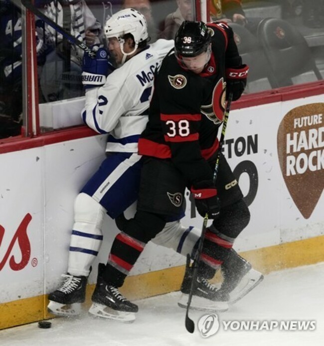 Maple Leafs Senators Hockey