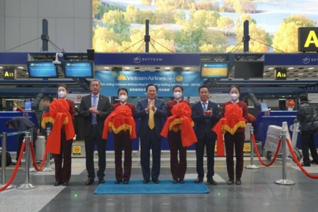 Vietnam Airlines carries first passengers from Beijing after three years