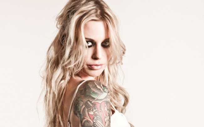Angelina Grey Interviews Gin Wigmore!