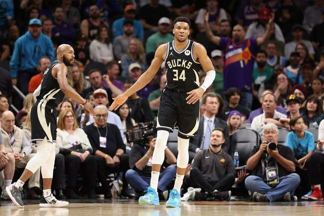 NBA: Giannis Antetokounmpo, Bucks dominate fourth quarter to down Raptors