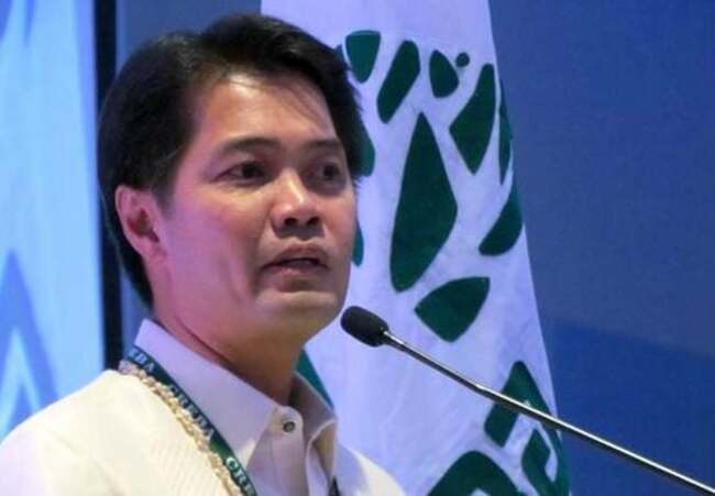 Mayor catches Bacolod city hall employees watching TV during office hours