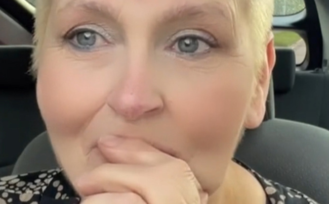 Kiwi woman goes viral after bravely sharing that she's in search of a friend