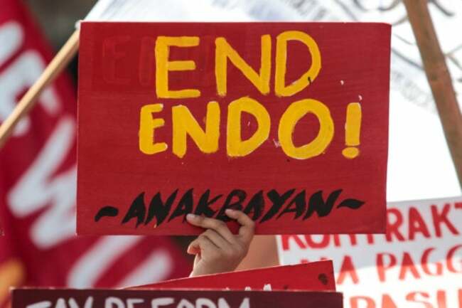 Protesters demand regularization of 700,000 government workers