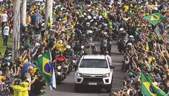 Brazil president leads bike rally through city