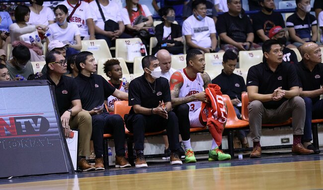 LA Tenorio on the bench for Ginebra after cancer revelation