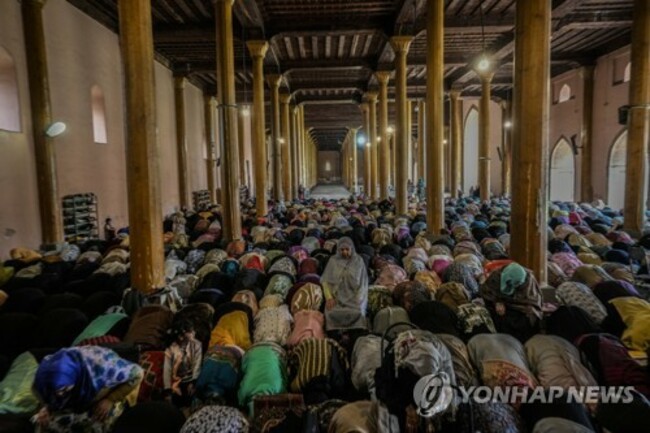 APTOPIX India Kashmir Ramadan
