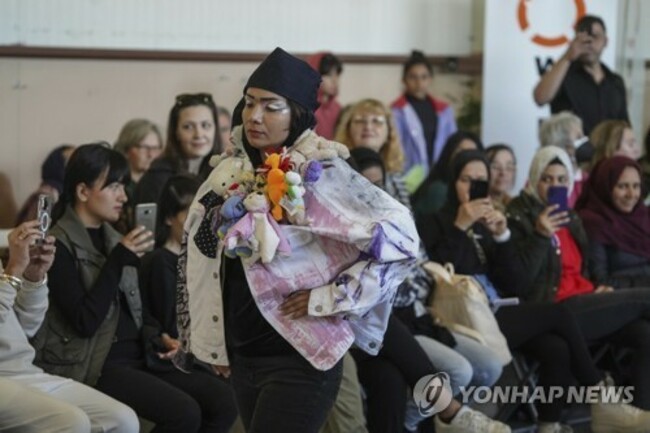 Migration Greece Fashion