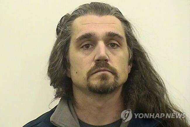 US--Slaying-Family Feud