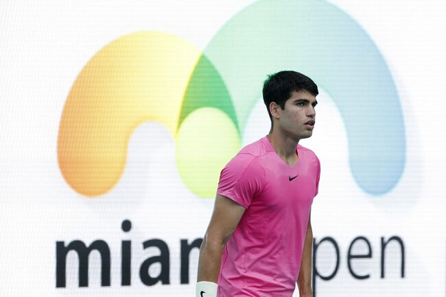 Carlos Alcaraz rolls into Miami Open third round