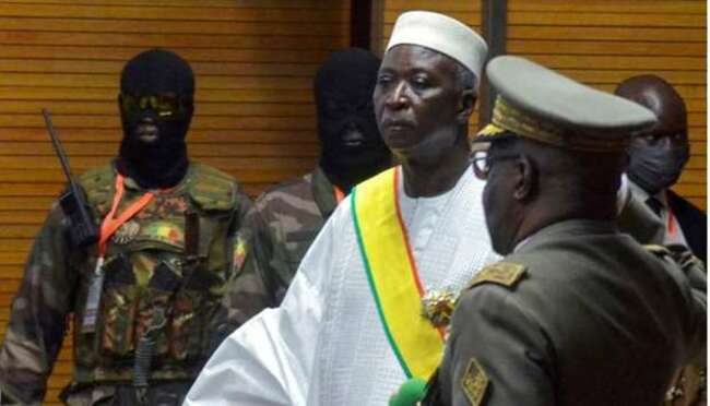 West African officials head for Mali after 'attempted coup'