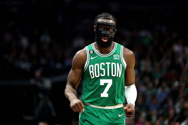 NBA: Celtics wallop Spurs, stay close to Bucks in standings