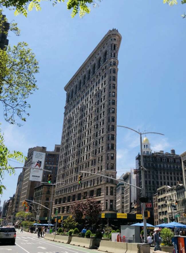 Man buys NY's iconic Flatiron building at auction, then backs out