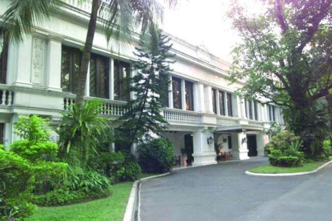 Palace clarifies April 5 half-day work applies to Executive branch
