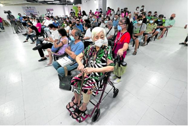 DILG: Senior citizens not required to register as voters to receive LGU benefits