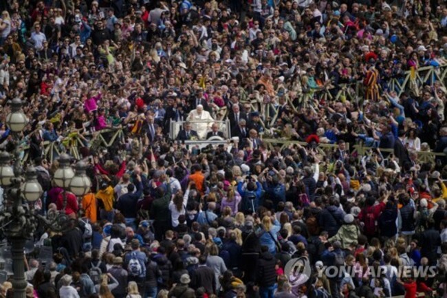 APTOPIX Vatican Pope Palm Sunday