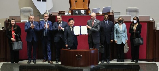 Lawmakers pass resolution to support expo bid