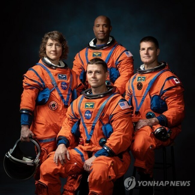 USA NASA MOON MISSION CREW