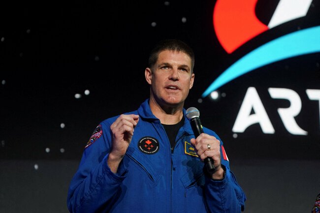 Former fighter pilot to be first Canadian to fly to the moon
