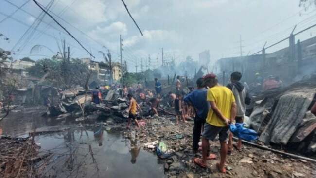 Fire hits informal settler's area in Quezon City on Good Friday