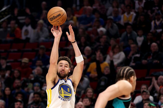 NBA: Warriors barrel into playoffs, Lakers in play-in