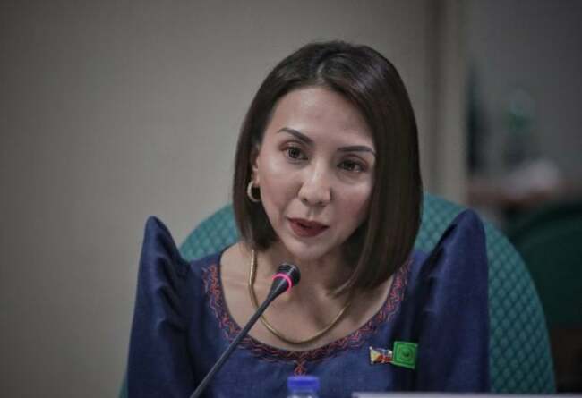 DOT provides aid to workers affected by oil spill in Oriental Mindoro