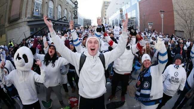 Jets fans, downtown restaurants eagerly awaiting Winnipeg whiteout party details getting update Friday