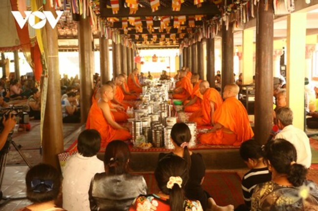 Khmer people celebrate Chol Chnam Thmay festival