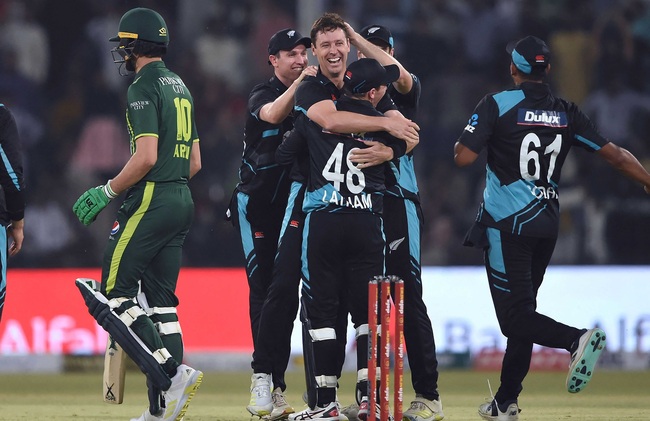 Henry hat-trick in vain as Pakistan win T20 series opener