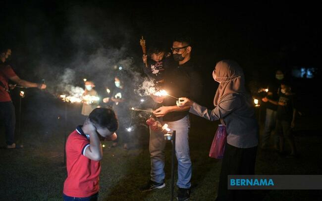 PARENTS REMINDED TO MONITOR CHILDREN PLAYING FIRECRACKERS, FIREWORKS