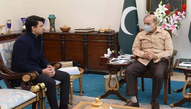SAPM Malik praises PM Shehbaz for securing financial support for economy