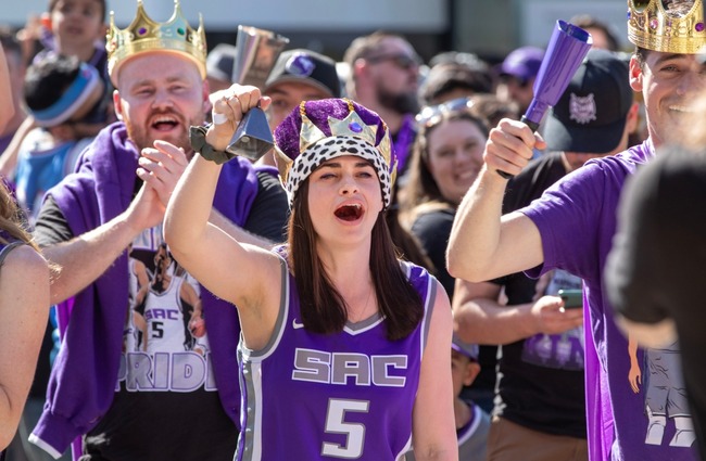 Kurtenbach: Sacramento brought cowbells, light beams, and an NBA Finals-like atmosphere to Warriors-Kings Game 1
