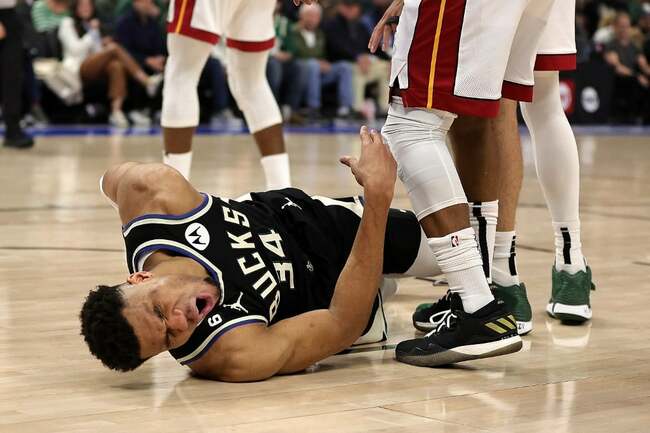 NBA: Bucks to ‘monitor' Giannis Antetokounmpo after back contusion