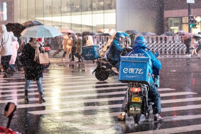 Chinese City Orders Better Rights for Delivery Drivers