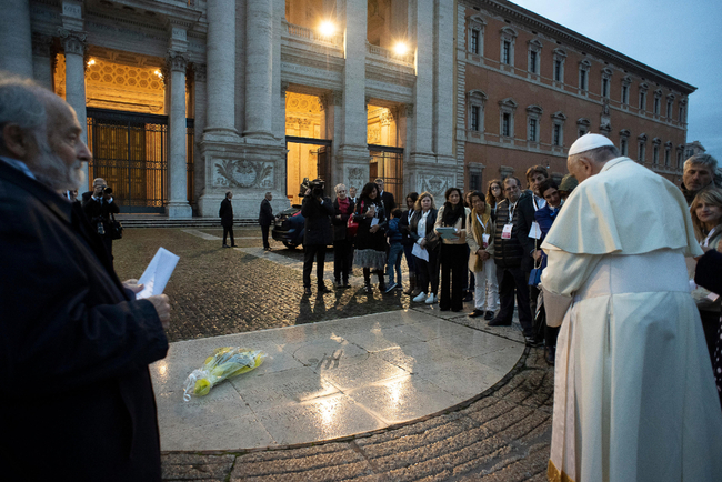 Pope's cathedral 'regrets' Anglican ceremony on main altar