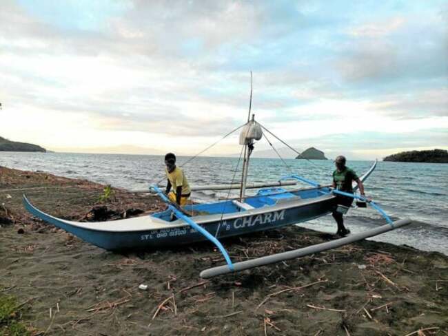 Oil spill-hit fishers, farmers receive over P584 million in aid — DA