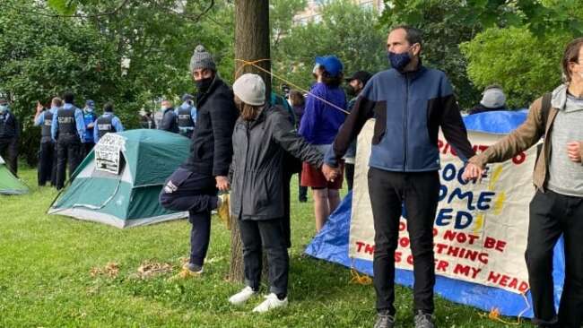 Toronto police, city move to evict encampment at Trinity Bellwoods Park