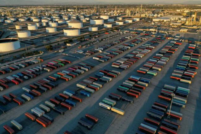 Oil prices extend losses on fears of recession and slower oil demand