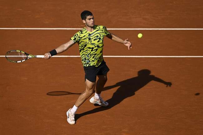 ATP roundup: Carlos Alcaraz rolls into quarters at Barcelona