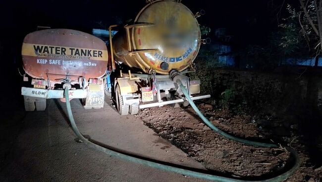 Goa: Sancoale locals catch water tanker allegedly transporting sewage