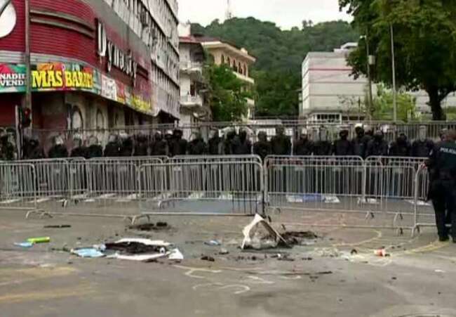 Demonstrators and police clash on anniversary of Panama’s Government