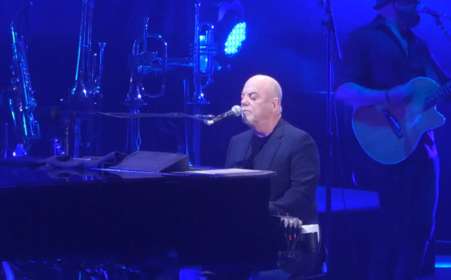 Billy Joel performs 'Los Angelenos' for the first time in 42 years