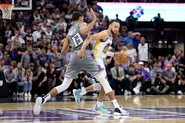 NBA: Warriors get rare road win, take series lead over Kings