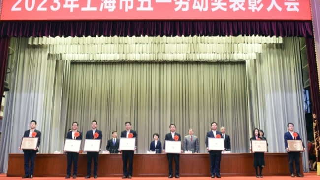 Nearly 500 people awarded as Shanghai Model Workers